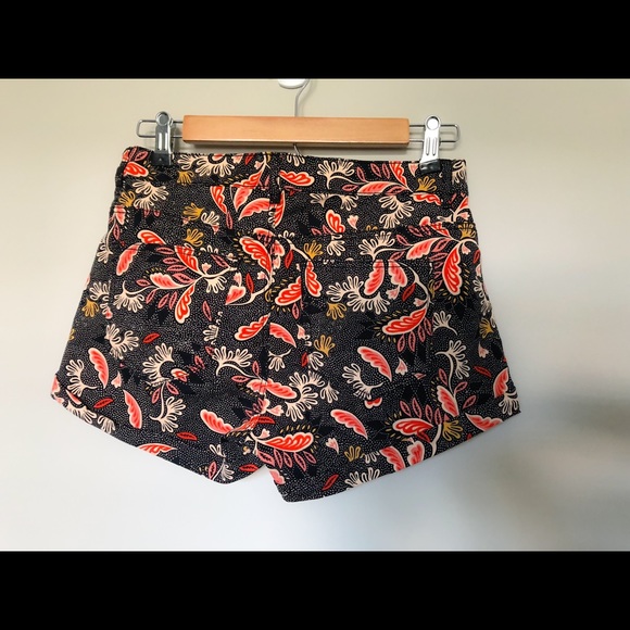 H & M High Waisted Shorts - Picture 2 of 4